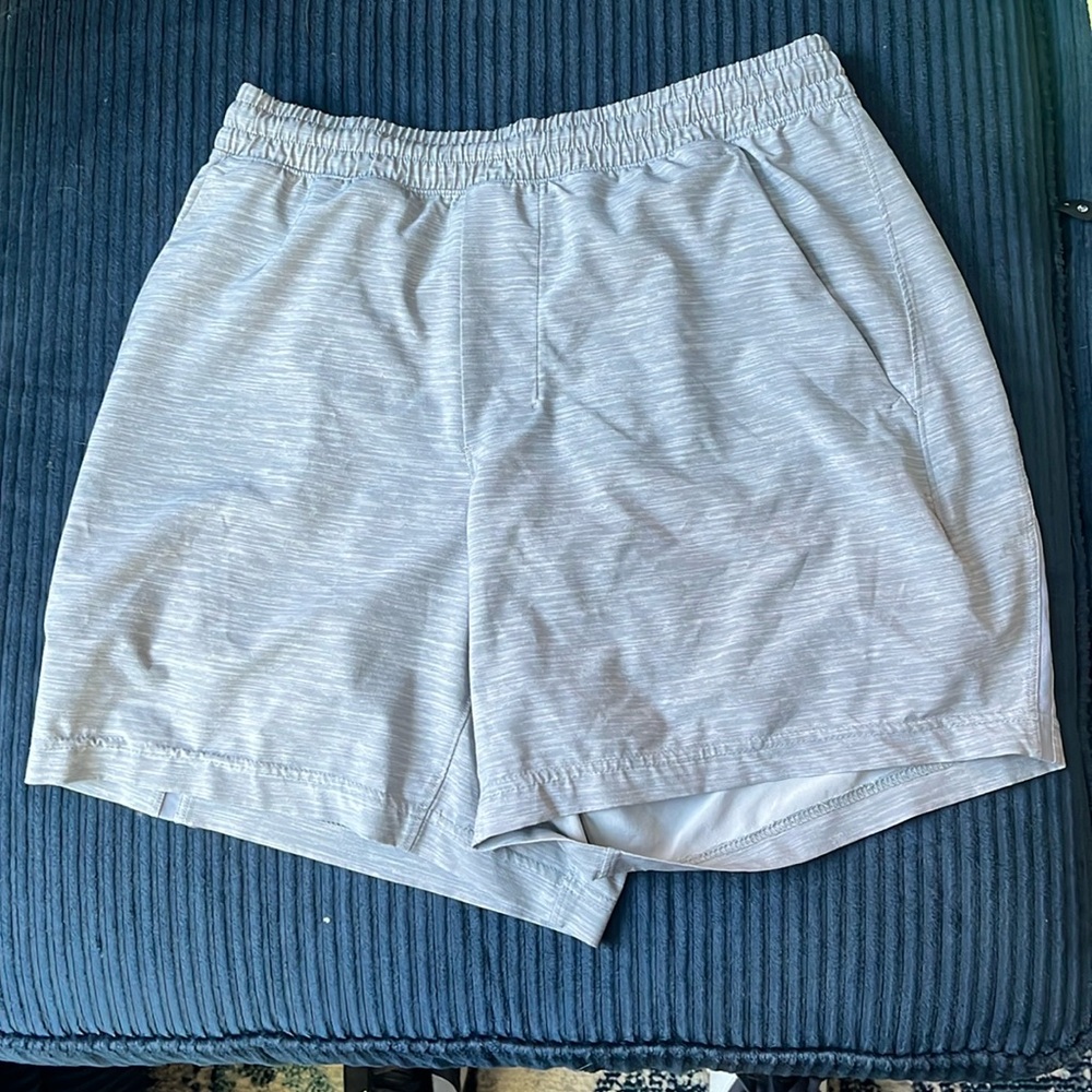 Men’s small 5 inch inseam lined pace breaker lululemon shorts. Good condition.